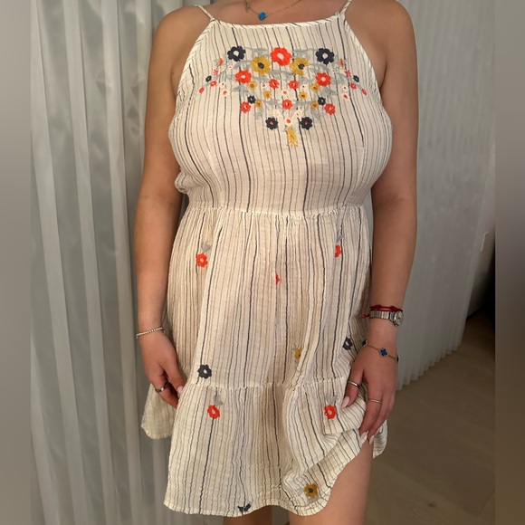 Dresses & Skirts - backless simple dress for summer with flower details 🌺🌸
